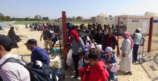 Ülkelerine Gitmek İsteyen Suriyeliler Öncüpınara Akın Etti