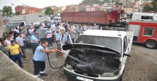 Park Halindeki Kamyonette Yangın Çıktı