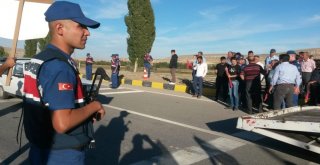 Akü Geri Dönüşüm Tesisine Karşı Çıkan Köylüler Yol Kapattı