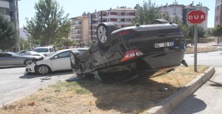 Elazığda İki Otomobil Çarpıştı, Biri Takla Attı :4 Yaralı
