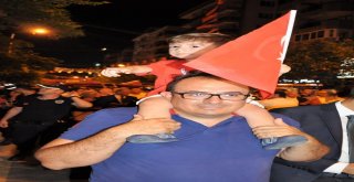 Manisalılar 15 Temmuzda Yine Meydanı Doldurdu