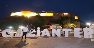 Işıl Işıl Kale Manzarasında Kebap Keyfi