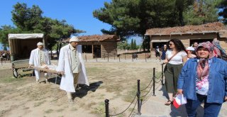 Saruhanlı Belediyesi Nuriyeli Kadınları Çanakkaleye Götürdü