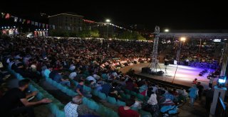Darıcada Sahnesi Ağrı Ezgileriyle Yankılandı