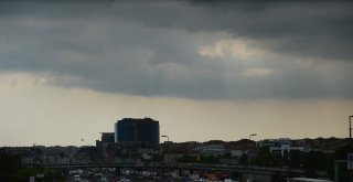 İstanbulu Kara Bulutlar Sardı