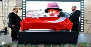 Fotoğraf Sanatçısı Ara Güler İçin Galatasaray Meydanında Tören