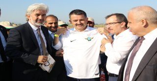 Bakan Pakdemirli Tarlaya İndi, Traktör Kullandı