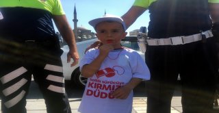 Çocuklar Kural Hatası Yapan Büyüklerini Kırmızı Düdük İle Uyaracak