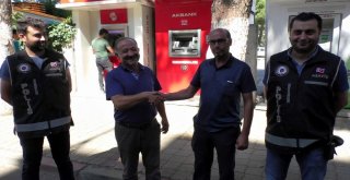 Bankamatikte Unuttuğu Para Yarım Saat Sonra Geri Geldi