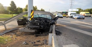 (Özel) Bayrampaşada Lüks Otomobil Trafik Levhasına Saplandı; 1 Yaralı