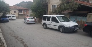 Sağlık Görevlilerine Saldıran Şahısa Polis Müdahale Etti: 2 Yaralı