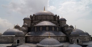 (Özel) Fatih Camii Tarihi Halılarına Kavuştu