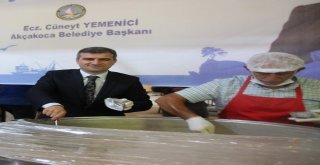 Başkan Yemenici Aşure Dağıttı