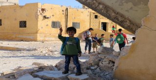 Halepte Harabeye Dönen Okulda Eğitim Devam Ediyor