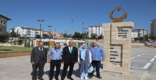 Şehit Ailesi Şehitler Meydanında