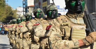 Cumhuriyet Coşkusuna Jandarma Timlerinin Gösteriler Damga Vurdu