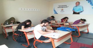 Adanada Ücretsiz Eğitim İçin 25 Bin Öğrenci Sınava Girdi