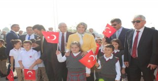 Sakaryada Milli Eğitim Müdürü, Eğitimin İlk Gününde Öğrencilerle Horon Oynadı