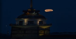 İstanbuldan Fotoğraflarla Kanlı Ay Tutulması