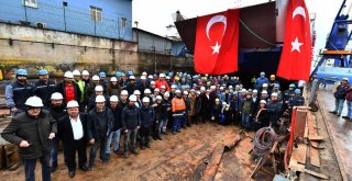 İzmir’in yeni arabalı feribotu suya indirildi