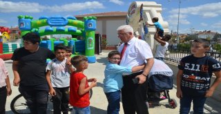 Başkan Yüksel, Masal Parkta Çocuklara Dondurma İkram Etti