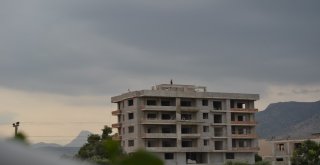 İnşaat Halindeki Binada Çocukların Tehlikeli Oyunu