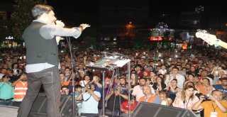 Devrekte Düzenlenen Uğur Işılak Konseri Büyük İlgi Gördü