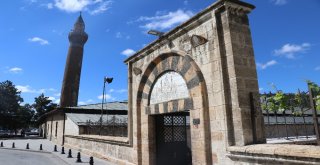 Eğri Minarenin Sırrı Çözülüyor