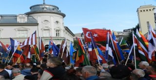 Kosova Cumhurbaşkanı Başkent Priştinede Protesto Edildi