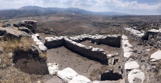 Tarihi Gevale Kalesi Ortaya Çıkarılıyor