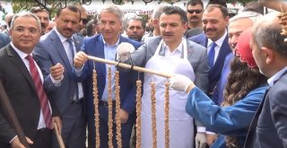 Bakan Pakdemirli, Önlük Giyip Orcik Yaptı
