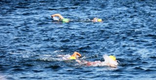 Boğazı Yüzerek Geçtiler