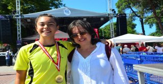 Birinci Olmalarını Kimse Engelleyemedi