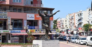 Aliağaya Yapılan ‘Atatürk Heykeli Takdir Topluyor