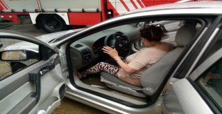 Beykoz Anadoluhisarında Su Baskınında Sürücüler Araçta Mahsur Kaldı