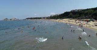 Boğulmalara Rağmen Şilede Denize Giren Vatandaşlar Havadan Görüntülendi