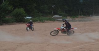 En Yavaş Motosiklet Olabilmek İçin Yarıştılar