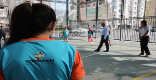 Başkan Çolakbayrakdar Okçuluk Kursunu Ziyaret Etti, Hedefi 12Den Vurdu