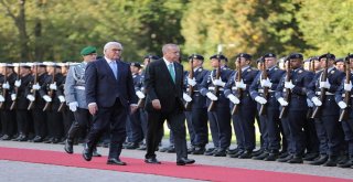 Cumhurbaşkanı Erdoğan, Almanyada Askeri Törenle Karşılandı