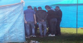 Şenliği Fırsat Bilen Kumarcılar Kumar Çadırı Kurdu