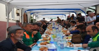 Başkan Dündar, İftar Yemeği Dağıttı