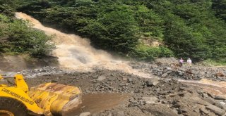 Şiddetli Yağış Rizede Etkili Oldu