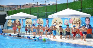Bozüyükte Minikler Yüzme Öğreniyor