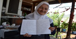 Balkonu Sınıfa Çeviren 80Lik Ninelerin Okuma Azmi