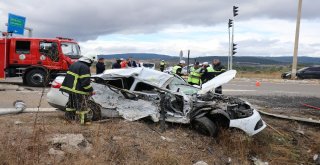 Asfalt Yüklü Kamyon Otomobille Çarpıştı: 1 Ölü 3 Yaralı