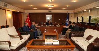 Booth: “Türkiye Batı İçin Model”