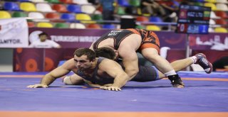 Güreş Müsabakalarında Aski Farkı