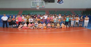 Basketbol Öğrenmek İsteyen Çocuklar Basketbol Kursuna Akın Etti