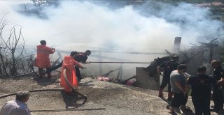 Yardımlarla Yapılan Ev Yanarak Kül Oldu