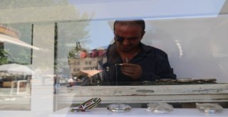 2 Metrekarelik Dükkanda Zamanda Yolculuğa Çıkıyor